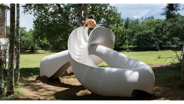 El tobogán impreso en 3D inspirado en la cinta de Möbius