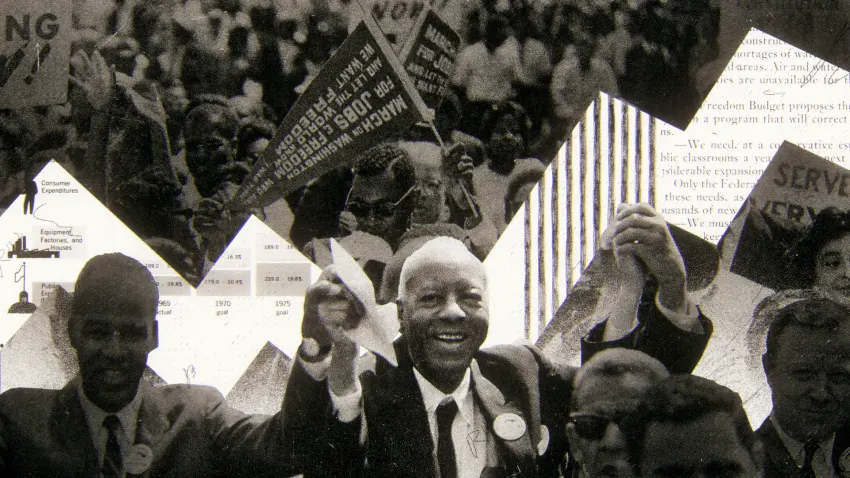 Fotografía en blanco y negro de Martin Luther King Jr. junto a Bayard Rustin y A. Philip Randolph durante una reunión del movimiento por los derechos civiles.