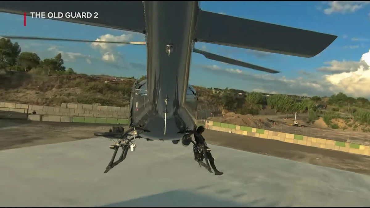 La vieja guardia 2 combina captura de movimiento, CGI y simulaciones avanzadas para crear efectos visuales realistas en sus intensas secuencias de acción.